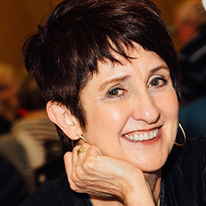 Headshot Holly Riddle