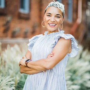 Headshot Tracey Hawkins